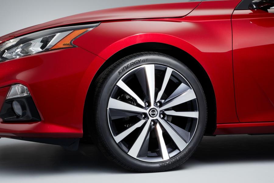 Детали экстерьера Nissan Altima Platinum 2018 года  (фото 5 из 22)